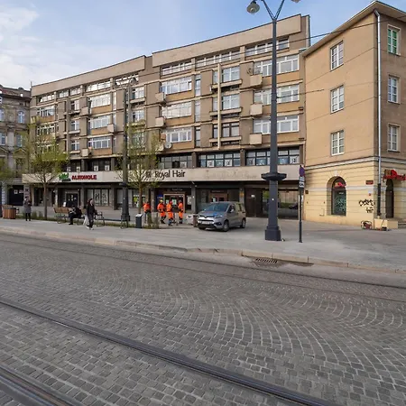 Spacious In The Center Of By Renters 公寓 *