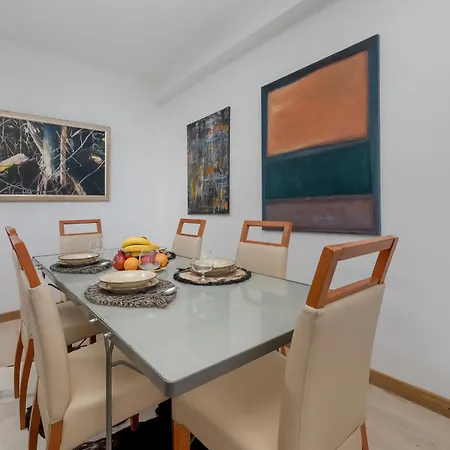 Spacious In The Center Of By Renters *