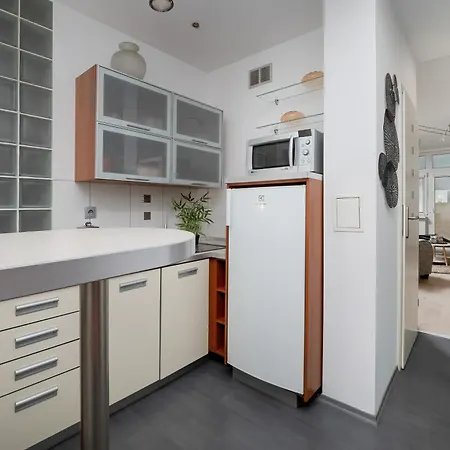 Spacious In The Center Of By Renters *