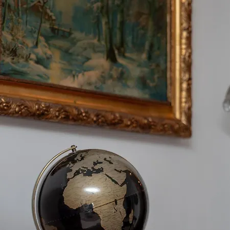 Spacious In The Center Of By Renters *