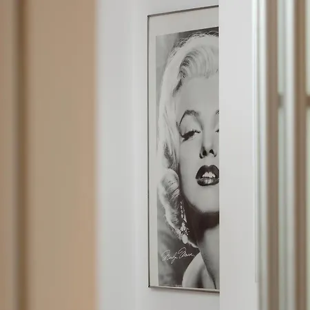 Spacious In The Center Of By Renters Łódź