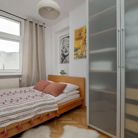 Spacious In The Center Of By Renters