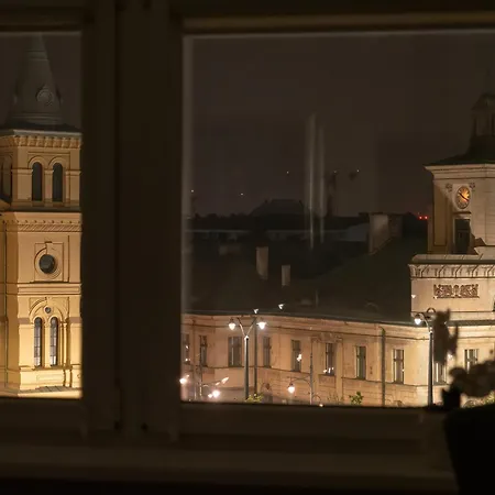 Spacious In The Center Of By Renters Apartment