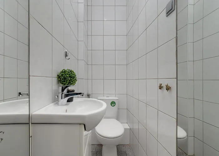 Lejlighed Spacious In The Center Of By Renters *