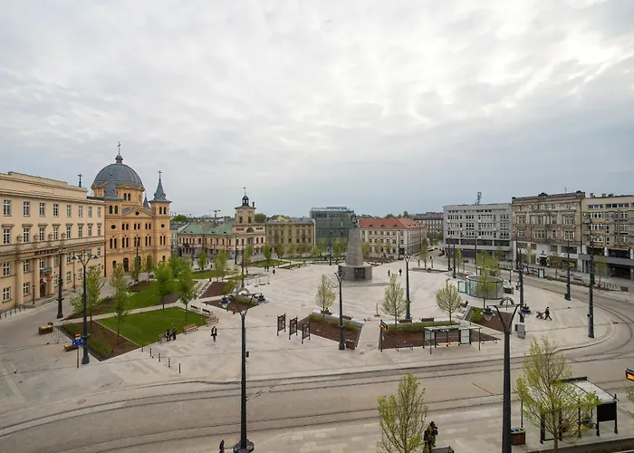 Spacious In The Center Of By Renters