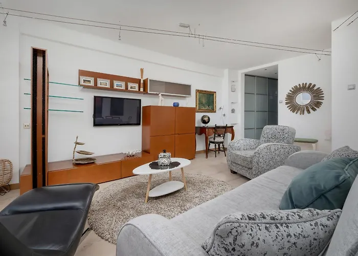 Lejlighed Spacious In The Center Of By Renters *