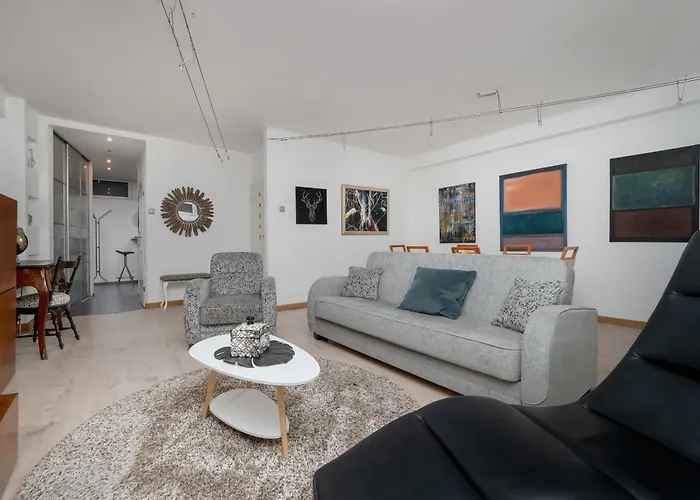 Spacious In The Center Of By Renters Łódź