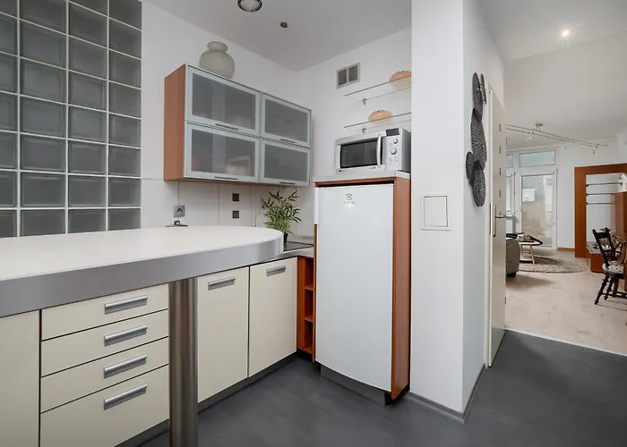 Spacious In The Center Of By Renters *