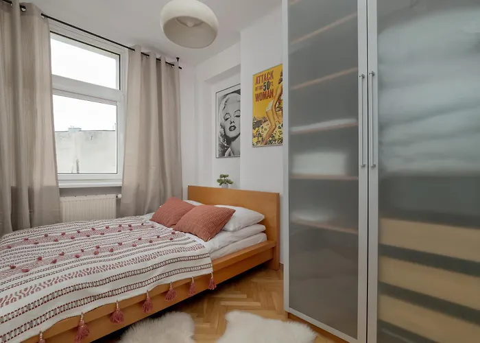 Spacious In The Center Of By Renters